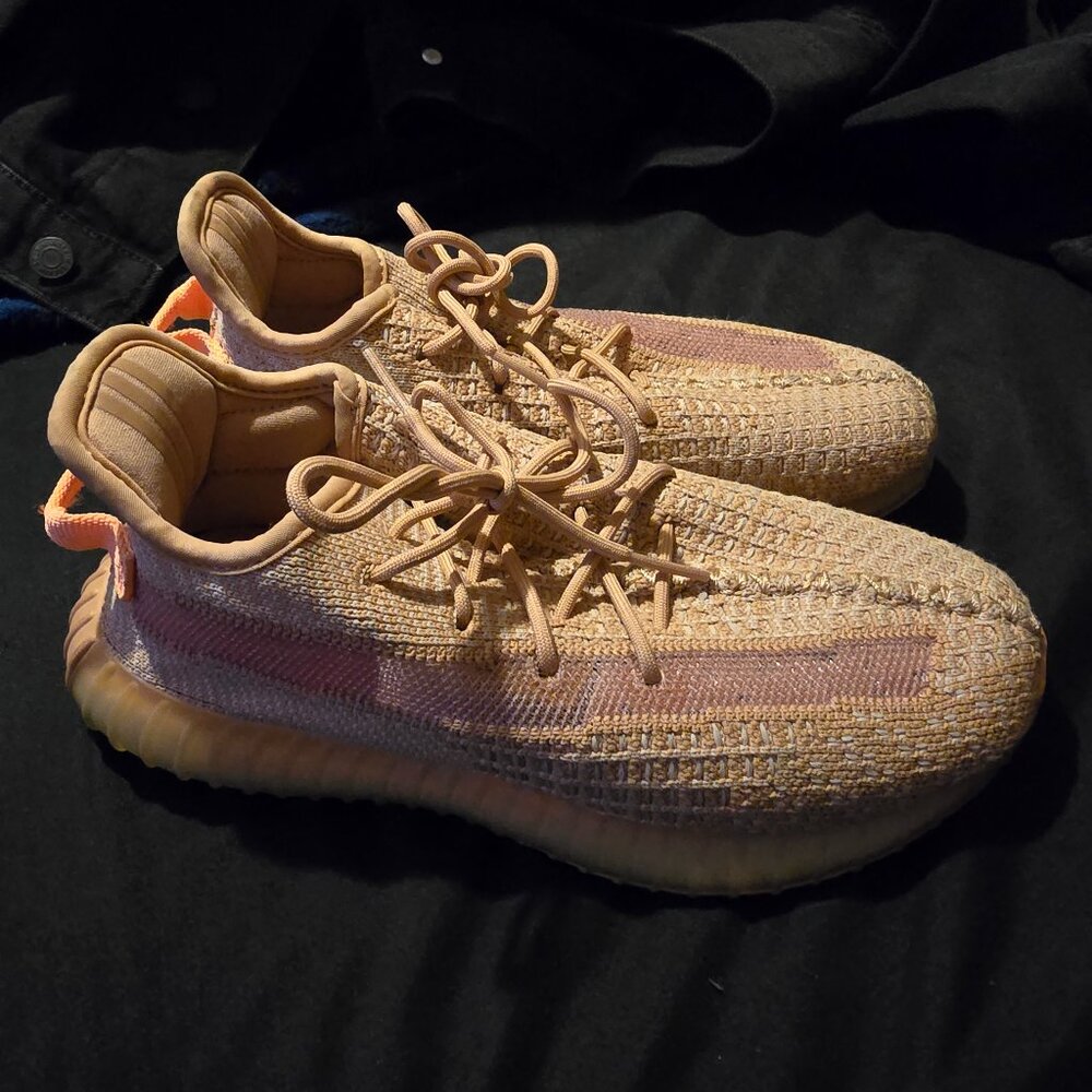 Kids Yeezy shoes  size 2